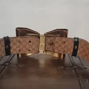 Black Patent Gucci Belt with Gold Metal Bow Gucci | Accessories | Black Patent Gucci Belt With Gold  main image 2